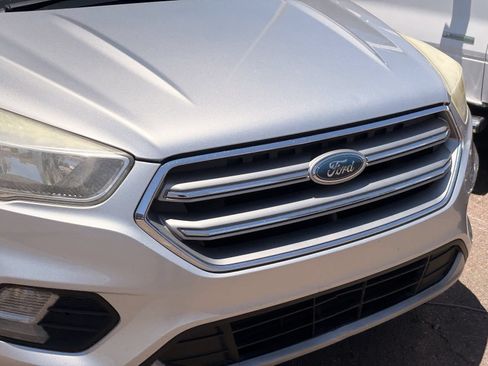 Used 2017 Ford Escape SE FWD image 4
