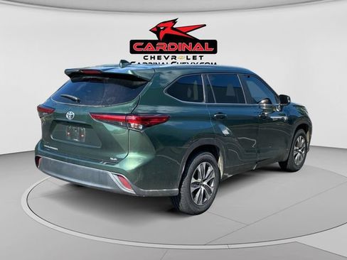 Used 2023 Toyota Highlander XLE FWD image 3