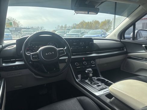 Used 2024 Kia Carnival LX image 12