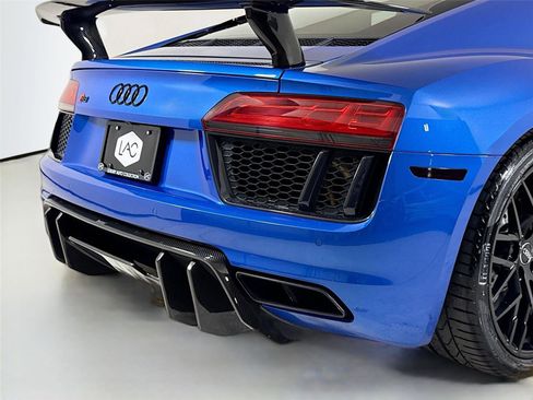 Used 2017 Audi R8 V10 w/ Carbon Exterior Package image 38