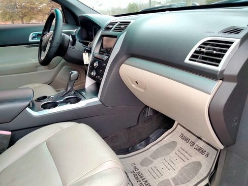 Used 2015 Ford Explorer XLT w/ Equipment Group 202A image 20