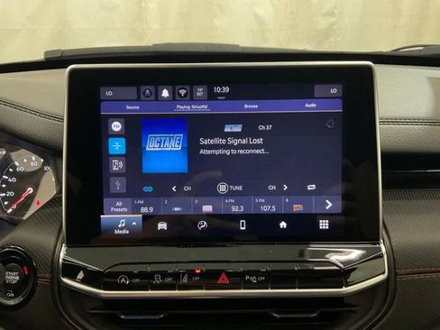 Used 2025 Jeep Compass Trailhawk AWD/4WD image 18