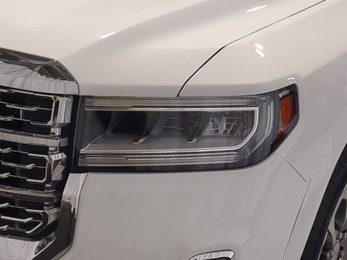 Used 2023 GMC Acadia Denali w/ Denali Technology Package AWD/4WD image 14
