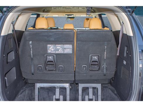 Used 2022 Kia Carnival LX image 9