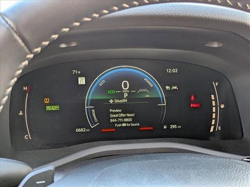 Used 2025 Toyota Camry SE image 11