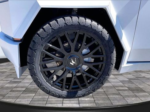 Used 2025 Tesla Cybertruck AWD Crew Cab image 8