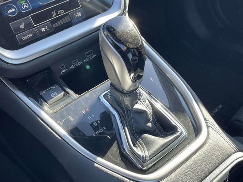 Used 2023 Subaru Outback Premium image 23