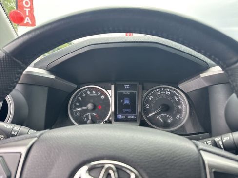Used 2022 Toyota Tacoma SR5 RWD image 21