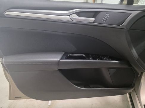 Used 2016 Ford Fusion SE w/ SE Cold Weather Package FWD image 10