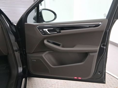 New 2026 Porsche Macan image 34