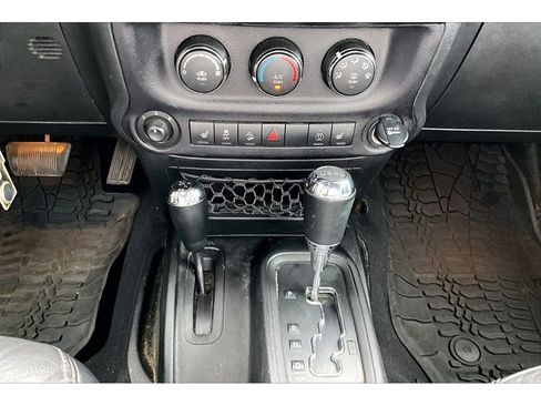Used 2014 Jeep Wrangler Unlimited Rubicon AWD/4WD image 29