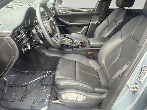 Certified 2025 Porsche Macan S AWD/4WD image 5