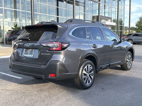 Used 2025 Subaru Outback Premium AWD/4WD image 3