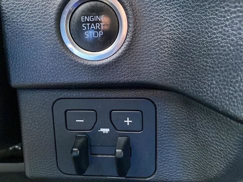 Used 2022 Toyota Tundra SR5 w/ SR5 Premium Package image 36