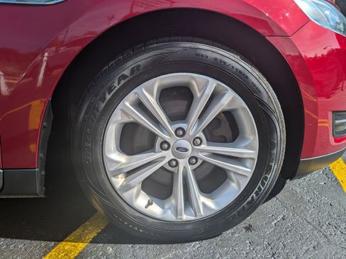 Used 2018 Ford Taurus SEL w/ Equipment Group 201A image 10