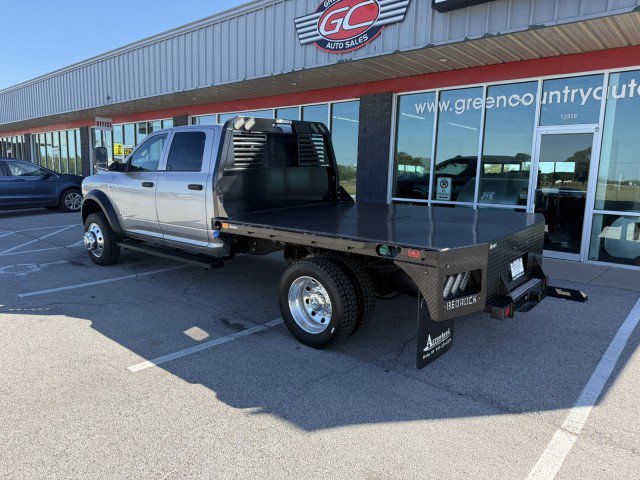 Used 2022 RAM 5500 Tradesman w/ Chrome Appearance Group AWD/4WD image 4