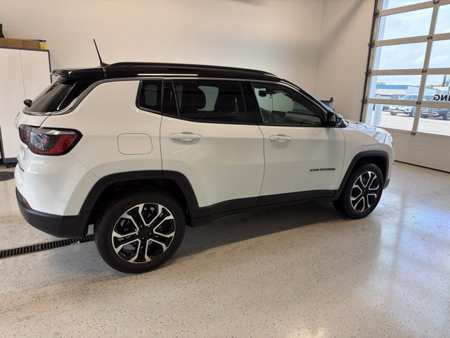 Used 2023 Jeep Compass Limited w/ Sun and Sound Group AWD/4WD image 9