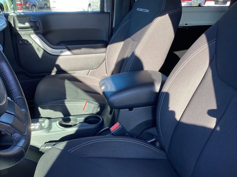Used 2018 Jeep Wrangler Rubicon w/ Power Convenience Group image 12
