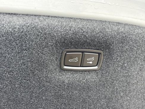 Used 2024 Porsche Taycan RWD image 8
