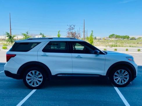 Certified 2021 Ford Explorer Limited AWD/4WD image 4