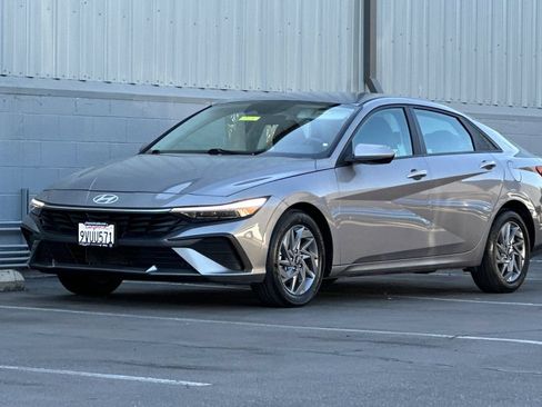 Used 2024 Hyundai Elantra SEL FWD image 8