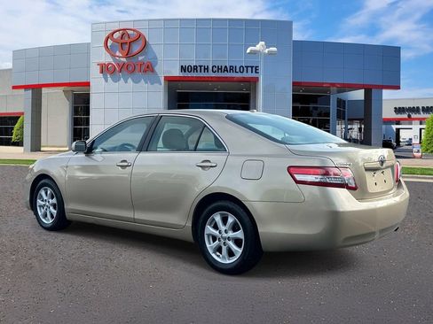 Used 2011 Toyota Camry LE w/ LE Extra-Value Pkg FWD image 4
