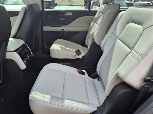 New 2025 Lincoln Aviator Premiere w/ Equipment Group 101A image 9
