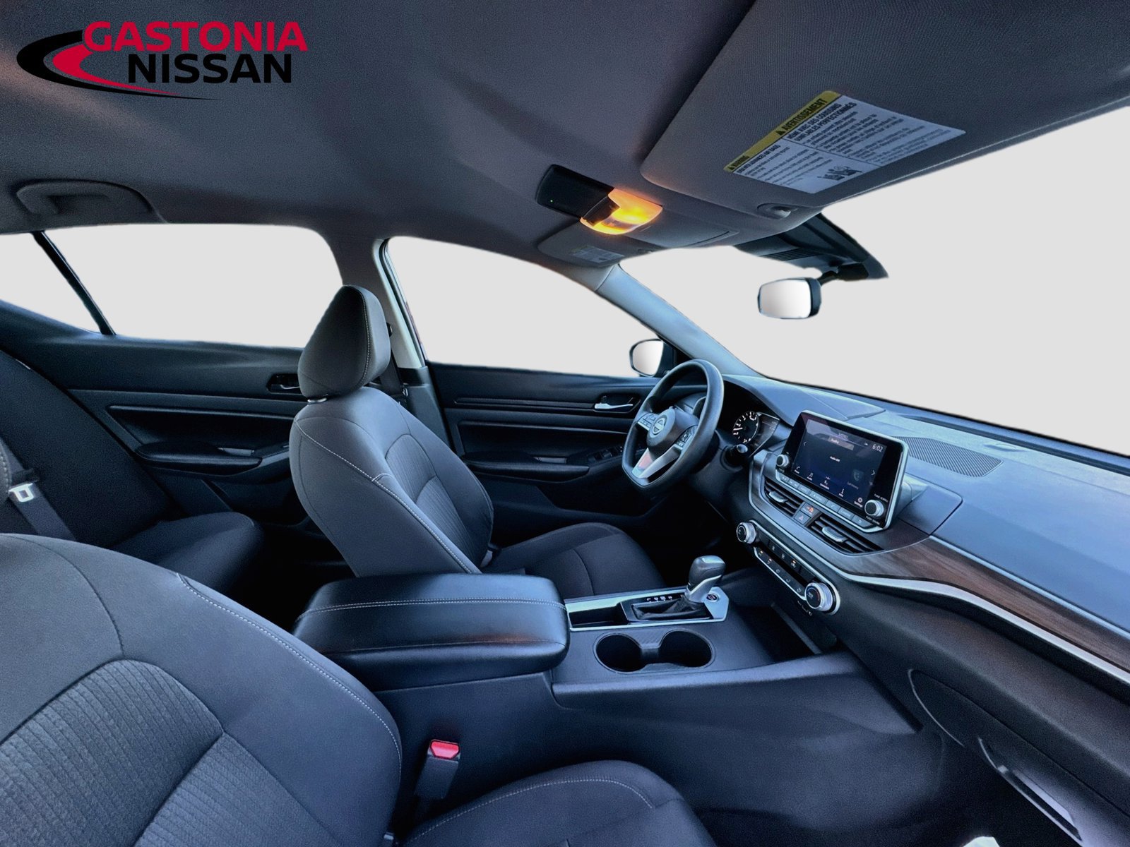 Used 2025 Nissan Altima 2.5 SV FWD image 35