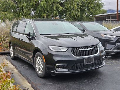 Used 2024 Chrysler Pacifica Touring-L