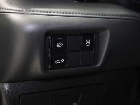 Used 2023 Toyota Highlander XLE image 14