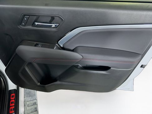 Used 2024 Chevrolet Colorado Z71 w/ Z71 Convenience Package 2 image 30