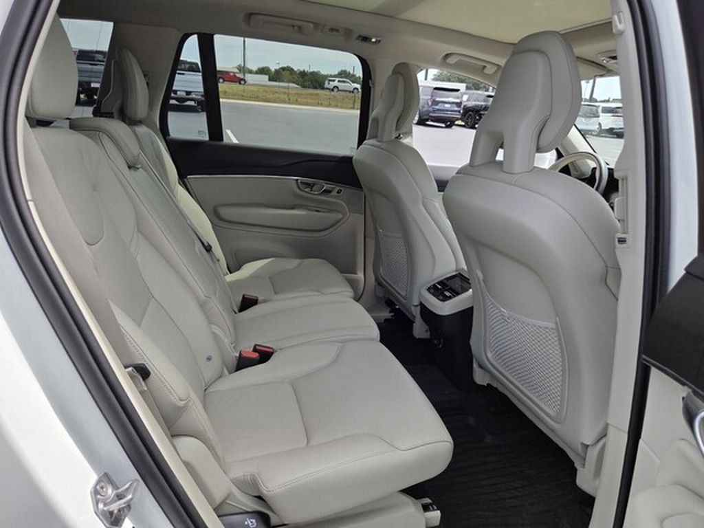 Used 2020 Volvo XC90 T6 Momentum w/ Protection Package Premier AWD/4WD image 17