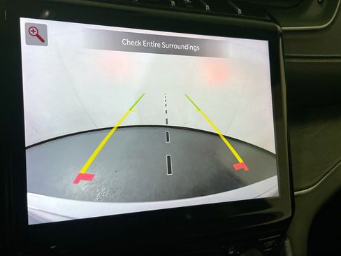 Used 2023 Jeep Grand Cherokee Limited w/ Black Appearance Package image 13