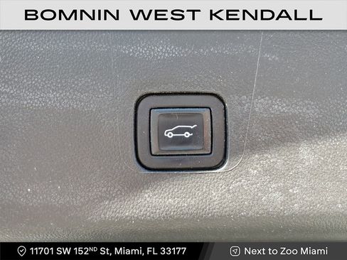 Used 2021 Chevrolet Traverse RS image 14