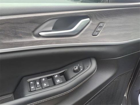 Certified 2023 Jeep Grand Cherokee Limited image 13