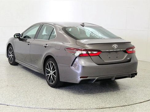 Used 2023 Toyota Camry SE FWD image 6