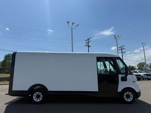 Used 2024 Chevrolet Brightdrop 600 w/ Commercial Equipment Package AWD/4WD image 6