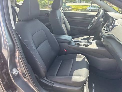 Used 2025 Nissan Altima 2.5 S FWD image 30