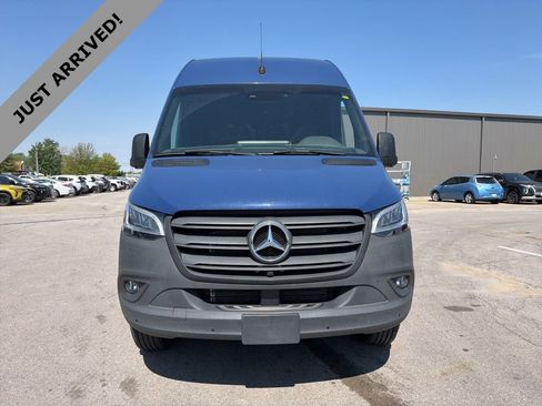 Used 2024 Mercedes-Benz Sprinter 2500 image 2