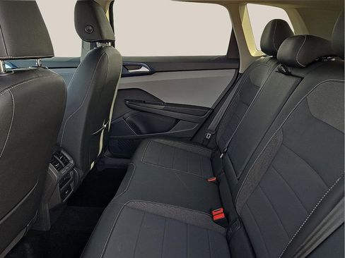 Used 2024 Volkswagen Taos SE image 9