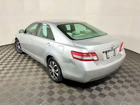 Used 2011 Toyota Camry LE image 10