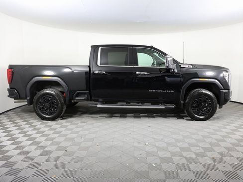 Certified 2025 GMC Sierra 3500 Denali w/ Denali Reserve Package image 4