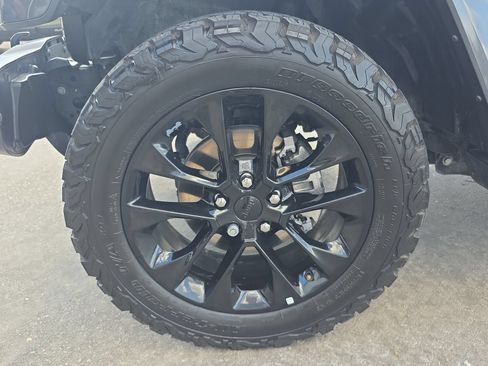 Used 2021 Jeep Wrangler Unlimited Sahara AWD/4WD image 29