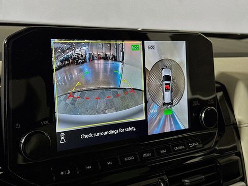 New 2025 Nissan Pathfinder SL w/ SL Premium Package image 17