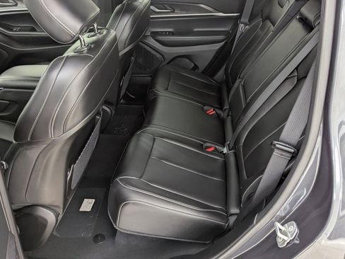 Used 2025 Jeep Grand Cherokee Limited image 14