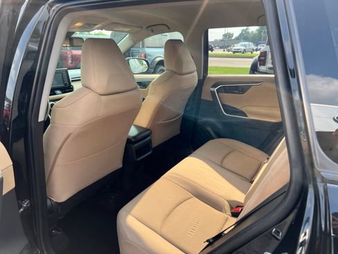 Used 2019 Toyota RAV4 LE w/ All Weather Liner Package AWD/4WD image 34