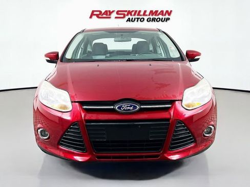 Used 2014 Ford Focus SE w/ SE Sport Package FWD image 2