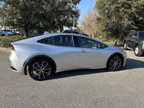 Used 2023 Toyota Prius XLE image 2