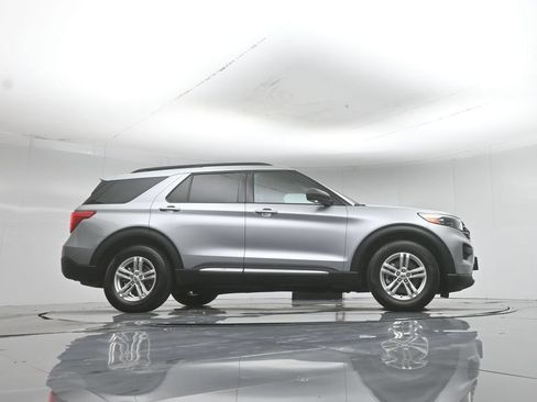Certified 2022 Ford Explorer XLT RWD image 64