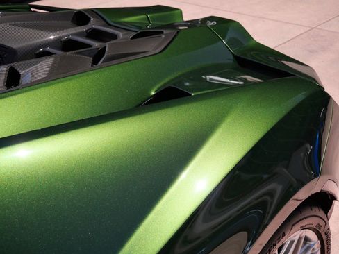 Used 2025 Lamborghini Revuelto AWD/4WD image 19